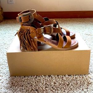 Diego di Lucca sandals. Color: Tan Size: 6.5